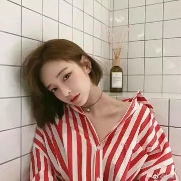 肚脐到膝盖之间